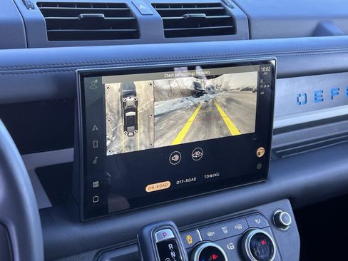 Used 2024 Land Rover Defender 110 SE image 17