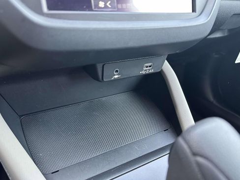 Used 2025 Subaru Forester Base image 21