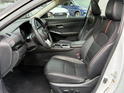 Used 2023 Nissan Sentra SR w/ SR Premium Package FWD image 17