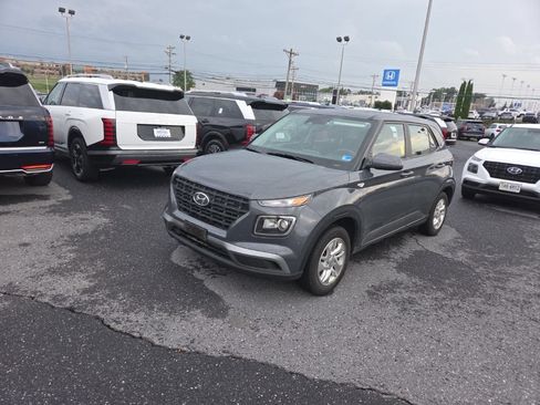 Certified 2023 Hyundai Venue SE FWD image 3