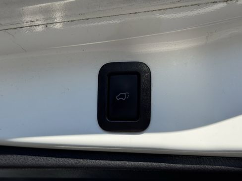 Used 2019 Toyota Highlander XLE image 37