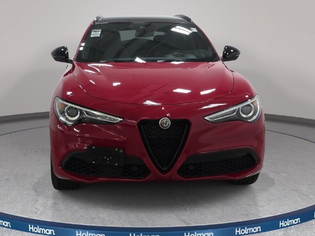 Used 2022 Alfa Romeo Stelvio Veloce AWD/4WD image 3