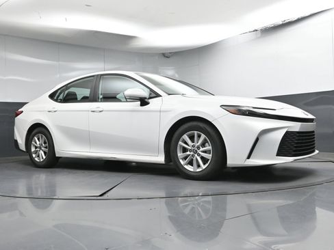 Used 2025 Toyota Camry LE FWD image 22