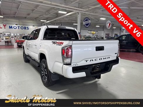 Used 2023 Toyota Tacoma TRD Sport image 3