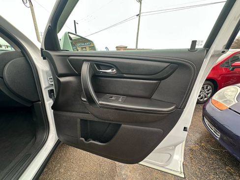Used 2017 Chevrolet Traverse LT w/ Style and Technology Package image 31