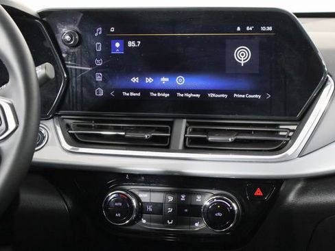 Used 2025 Chevrolet Trax LT w/ LT Convenience Package image 27