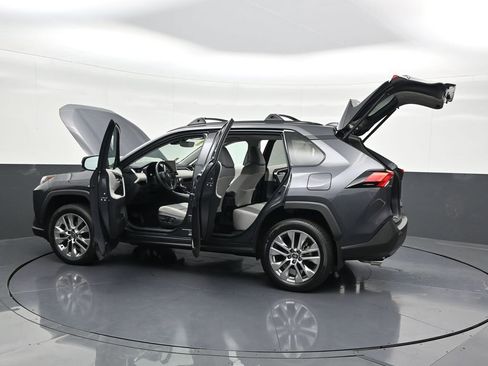 Used 2025 Toyota RAV4 XLE Premium image 35