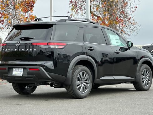 New 2025 Nissan Pathfinder SV image 4