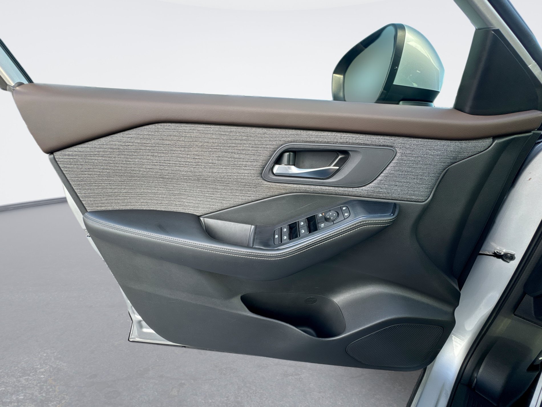 Certified 2023 Nissan Rogue SV AWD/4WD image 28