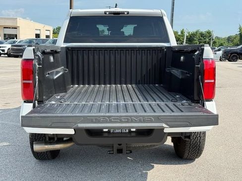 Used 2025 Toyota Tacoma TRD Off-Road AWD/4WD image 7