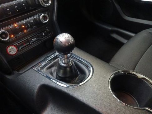 Used 2017 Ford Mustang Coupe image 23