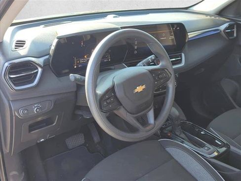 Used 2024 Chevrolet TrailBlazer LT w/ Driver Confidence Package FWD image 9