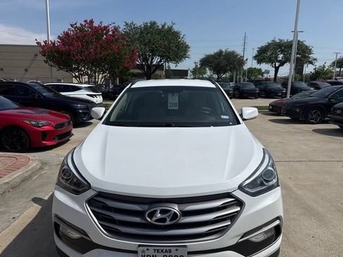 Used 2017 Hyundai Santa Fe Sport FWD image 3