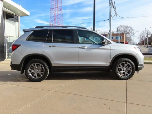 Used 2024 Honda Passport TrailSport image 9