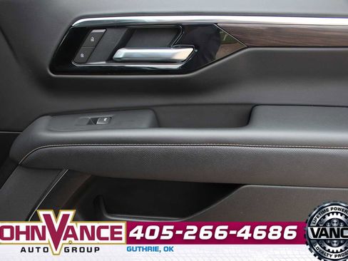 Used 2025 Chevrolet Suburban Premier AWD/4WD image 16