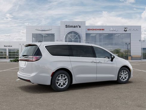 New 2026 Chrysler Pacifica Select FWD image 5