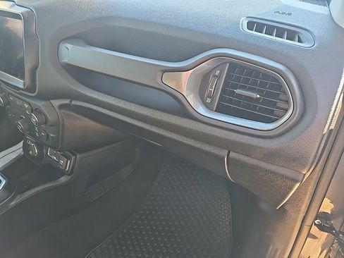 Used 2023 Jeep Renegade Latitude AWD/4WD image 66