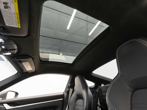 Used 2022 Porsche 911 Turbo image 42