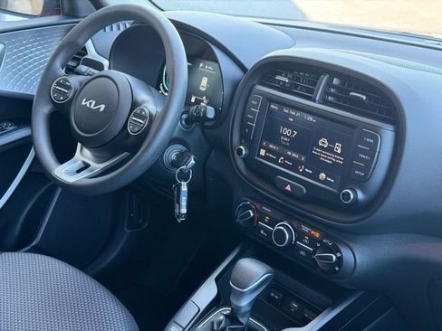 Used 2025 Kia Soul LX image 14