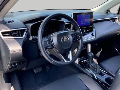 Certified 2025 Toyota Corolla Cross XLE FWD image 17