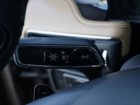 Used 2020 Lincoln Corsair Reserve image 38