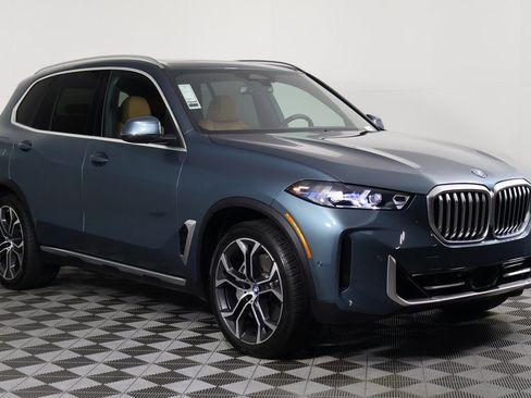 Used 2025 BMW X5 xDrive50e w/ Parking Assistance Package image 3