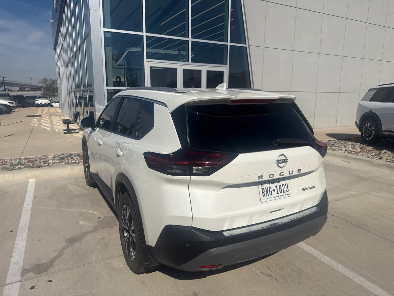 Used 2022 Nissan Rogue SV w/ SV Premium Package AWD/4WD image 3