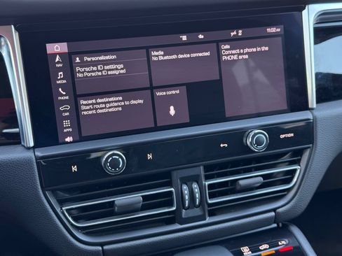 Certified 2023 Porsche Macan Turbo AWD/4WD image 21