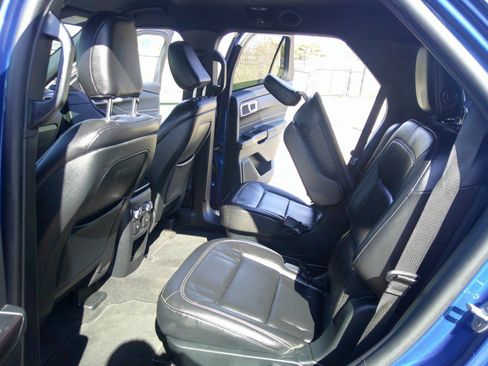 Used 2020 Ford Explorer XLT w/ Equipment Group 202A image 41