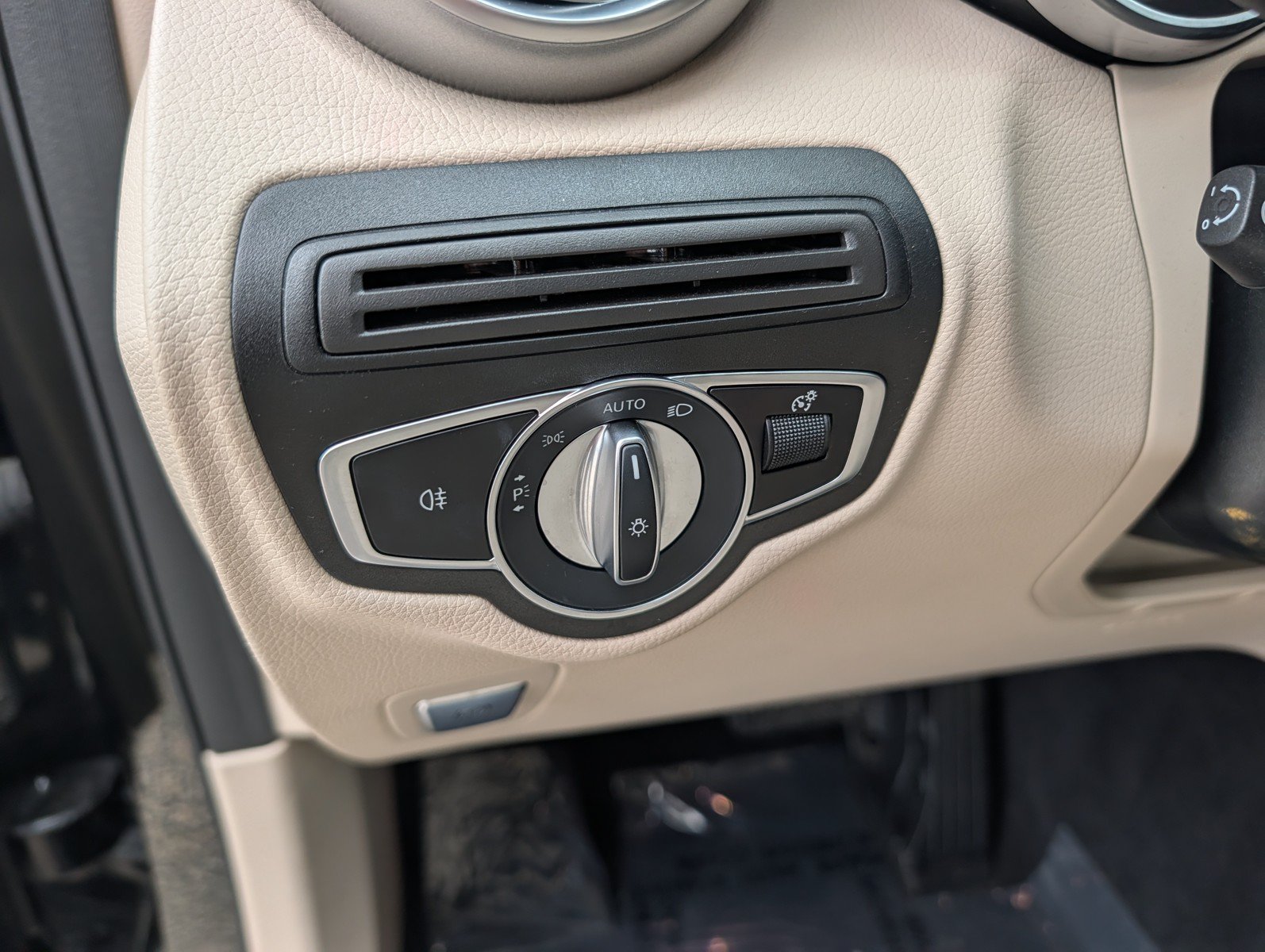 Used 2022 Mercedes-Benz GLC 300 4MATIC image 13