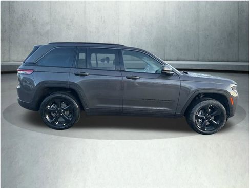 New 2026 Jeep Grand Cherokee Limited w/ Limited Altitude Package AWD/4WD image 6