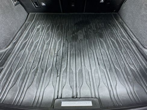 Used 2019 Land Rover Range Rover Velar R-Dynamic SE image 34