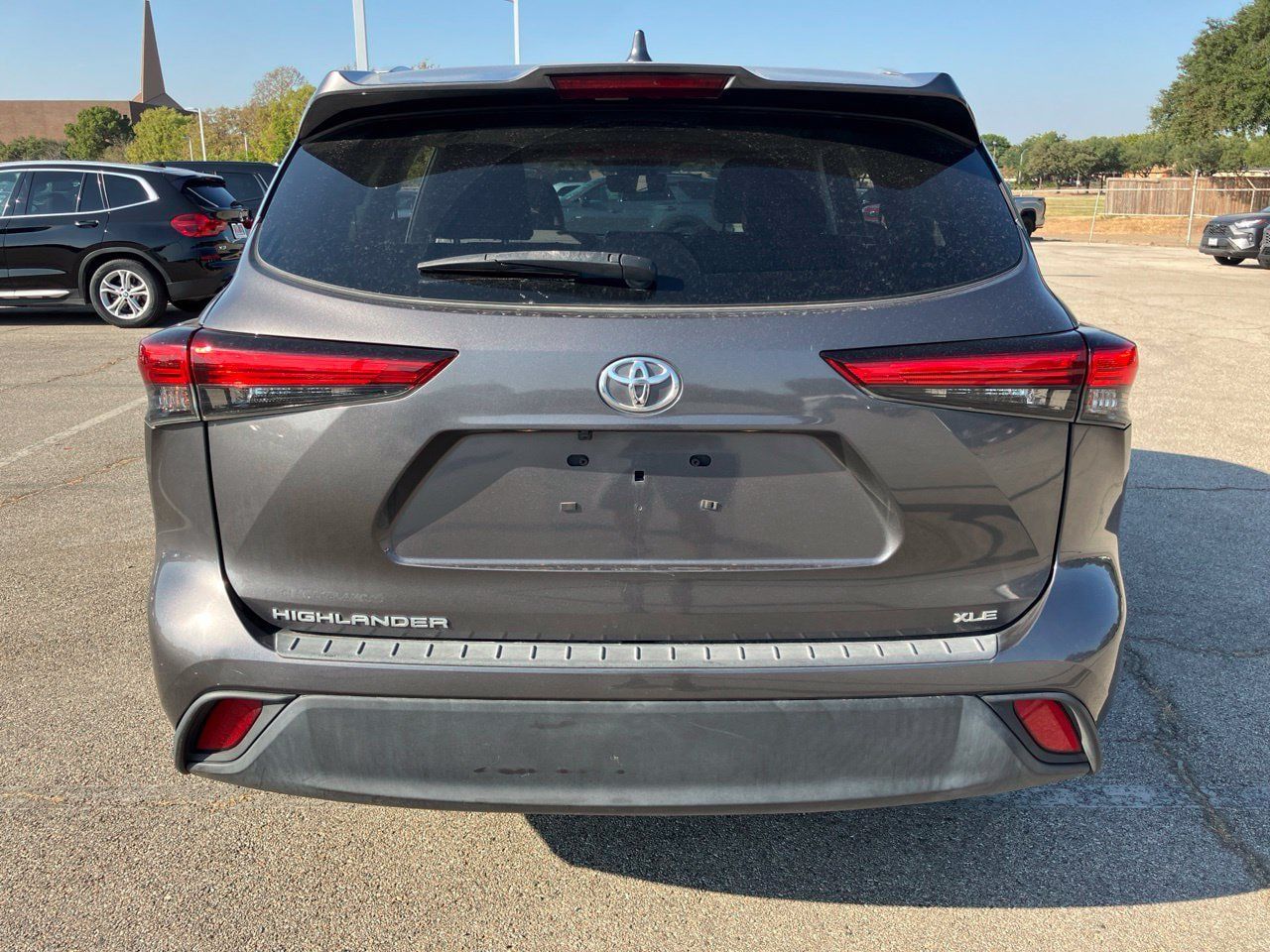 Used 2023 Toyota Highlander XLE FWD image 5