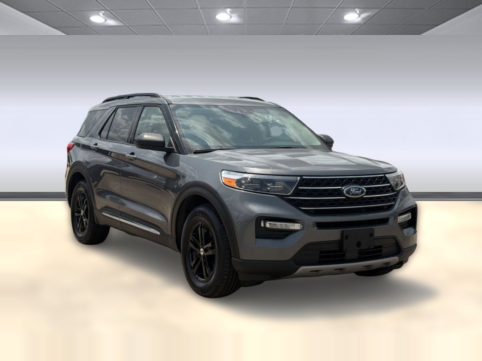 Used 2024 Ford Explorer XLT w/ Equipment Group 202A RWD image 7
