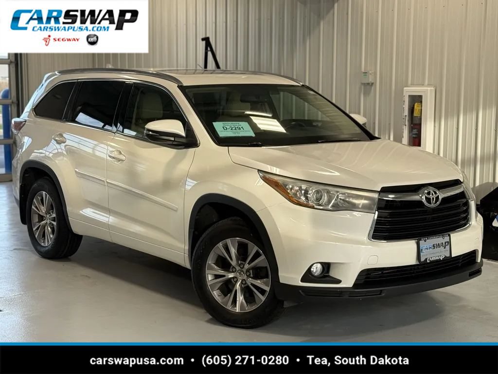 Used 2015 Toyota Highlander XLE AWD/4WD image 1