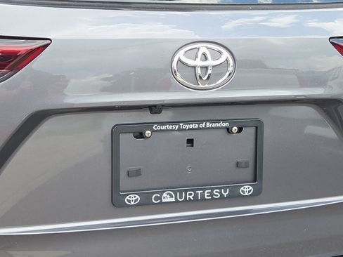 Certified 2024 Toyota Highlander XLE FWD image 33