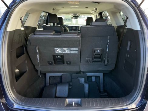 Used 2023 Kia Carnival LX image 42
