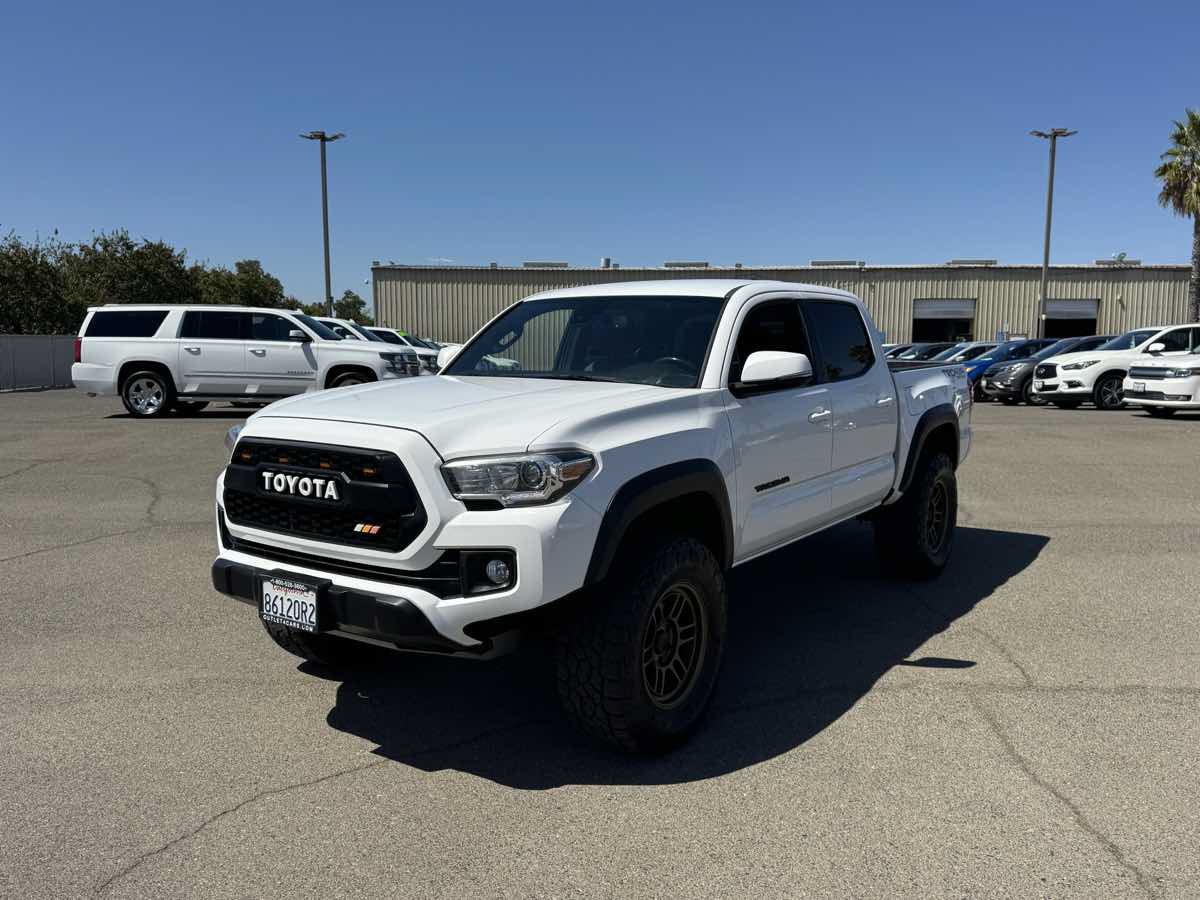 Used 2019 Toyota Tacoma TRD Off-Road w/ Technology Package AWD/4WD image 5