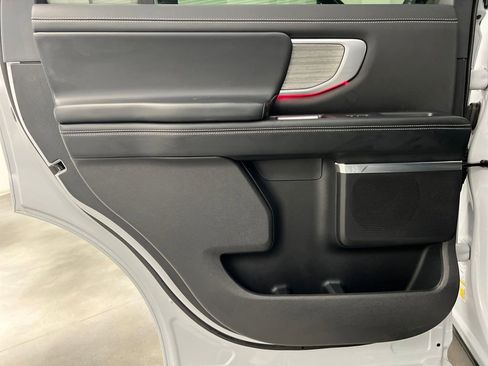 Used 2025 Ford Expedition Platinum image 17