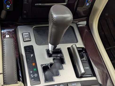 Used 2013 Lexus LX 570 4WD image 17