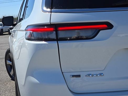 Used 2021 Jeep Grand Cherokee L Limited AWD/4WD image 11