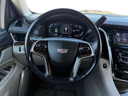 Used 2019 Cadillac Escalade ESV Luxury image 13