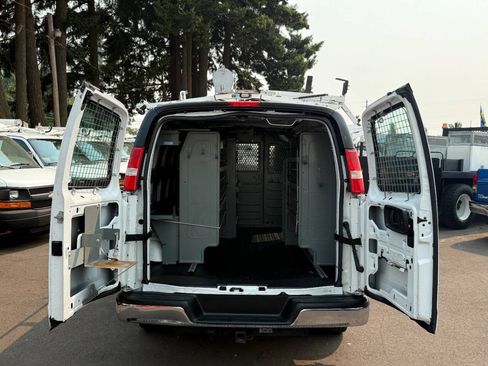 Used 2014 Chevrolet Express 2500 RWD image 3