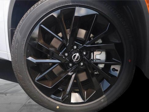 New 2026 Nissan Rogue Platinum AWD/4WD image 3