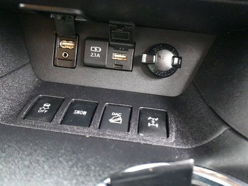 Used 2019 Toyota Highlander XLE image 19