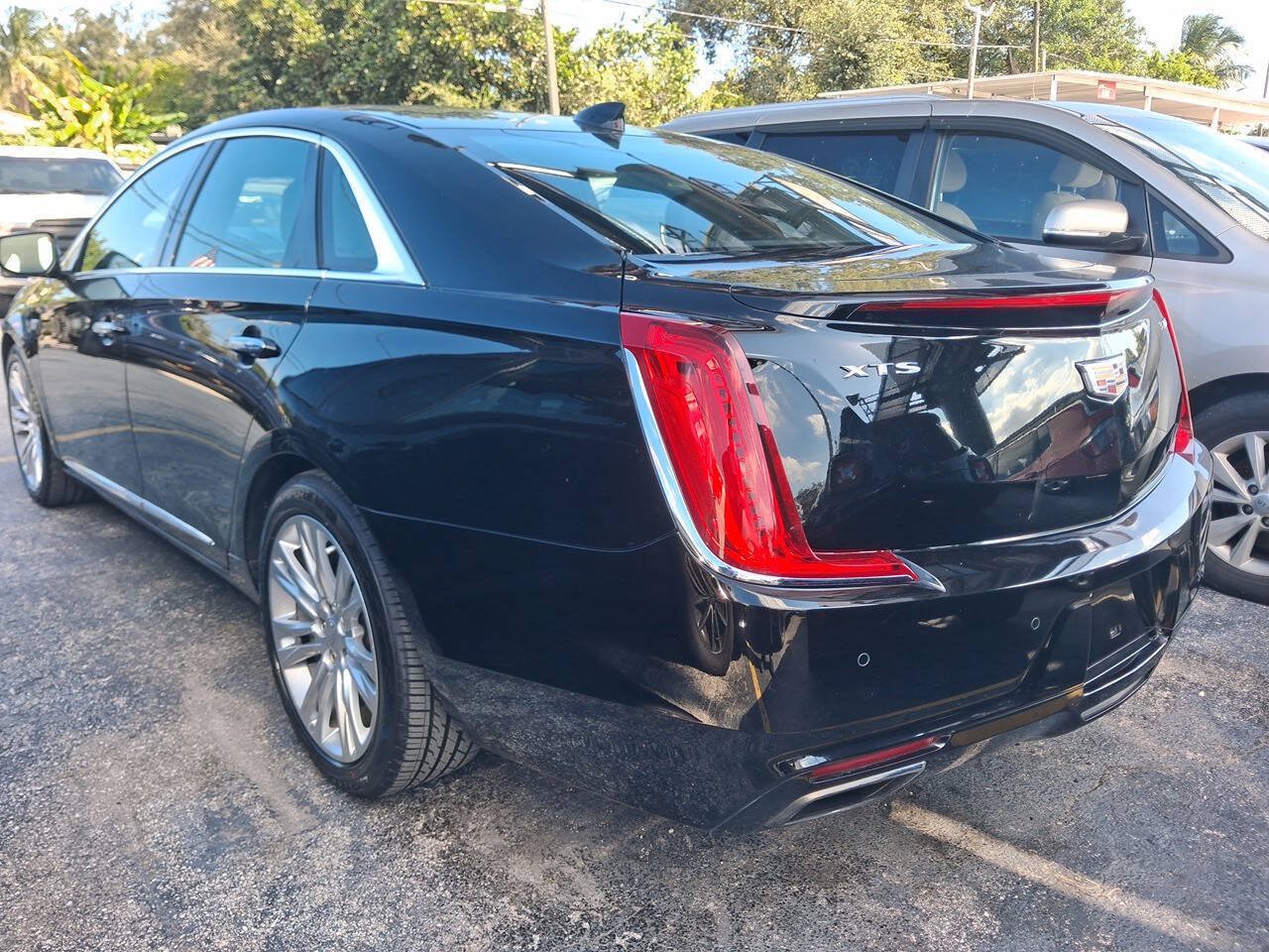 Used 2019 Cadillac XTS Luxury FWD image 2