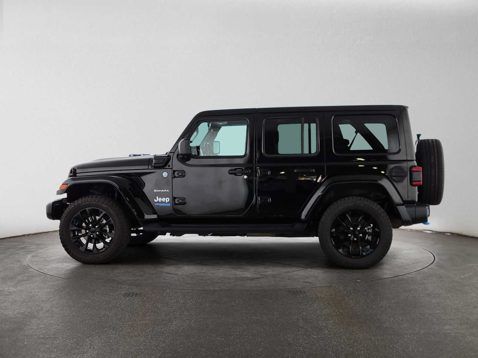 Used 2022 Jeep Wrangler Unlimited Sahara AWD/4WD image 6
