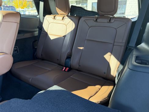 Certified 2023 Lincoln Aviator Reserve w/ Equipment Group 201A image 25