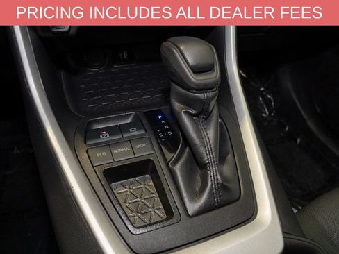 Used 2025 Toyota RAV4 XLE FWD image 15