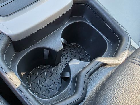 Used 2020 Toyota RAV4 XLE Premium image 41